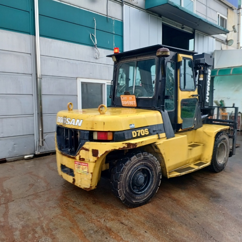 두산 7톤 D70S 2단마스트 3,000mm 포크포지셔너 편개식 최근 타이어 전부 교체