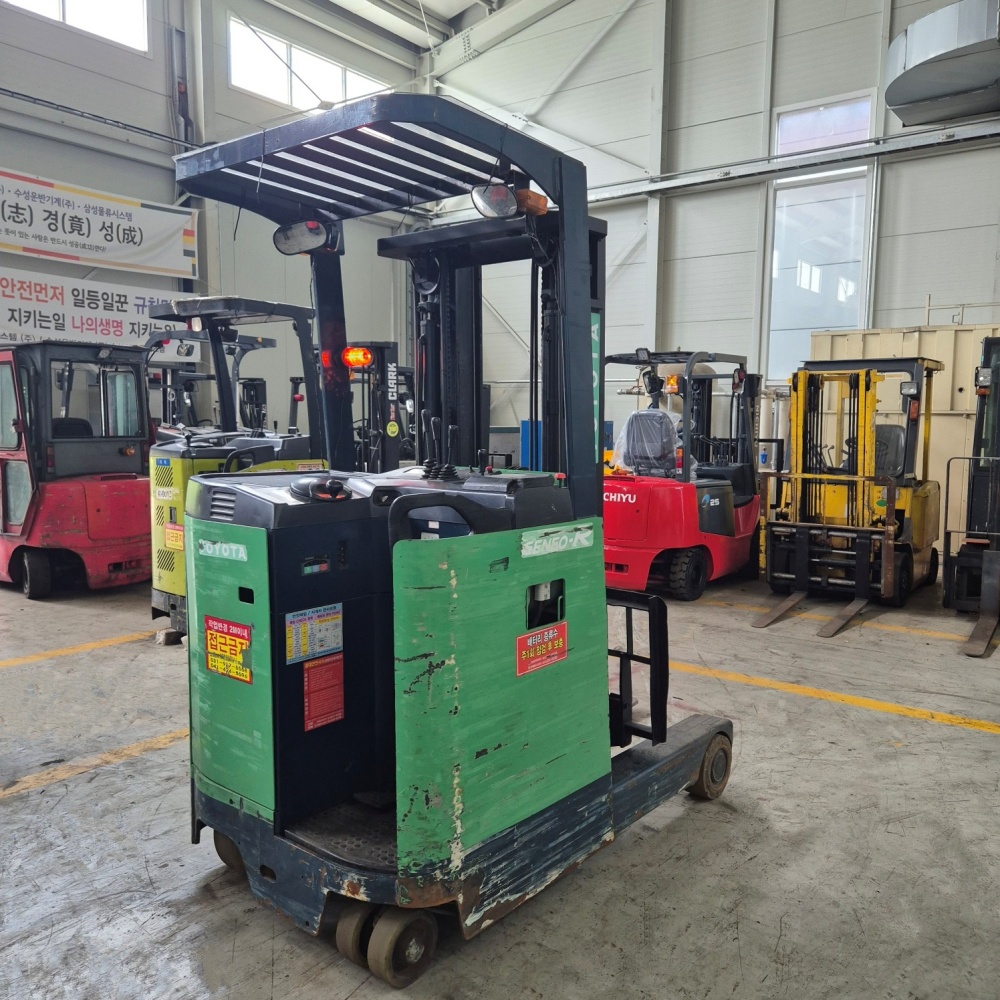 도요타 2톤 전동 입식 지게차 3단 4.7M