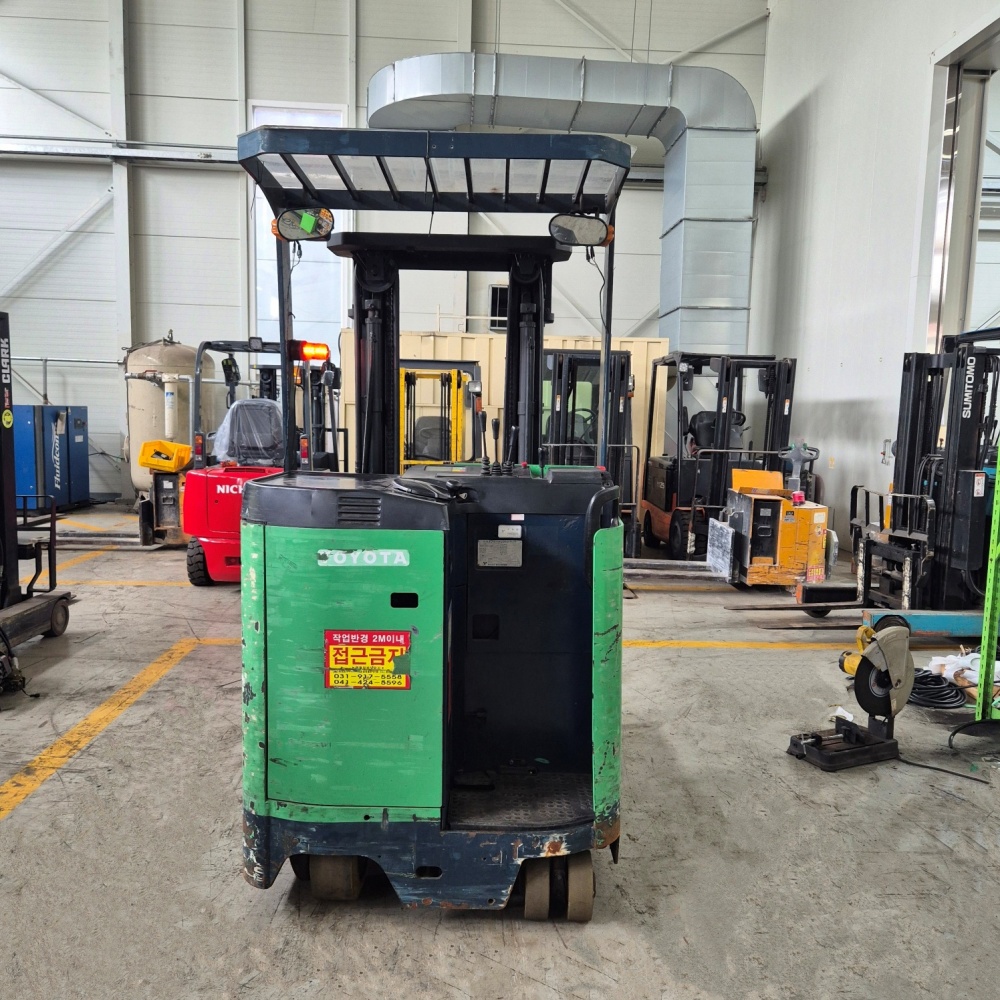 도요타 2톤 전동 입식 지게차 3단 4.7M