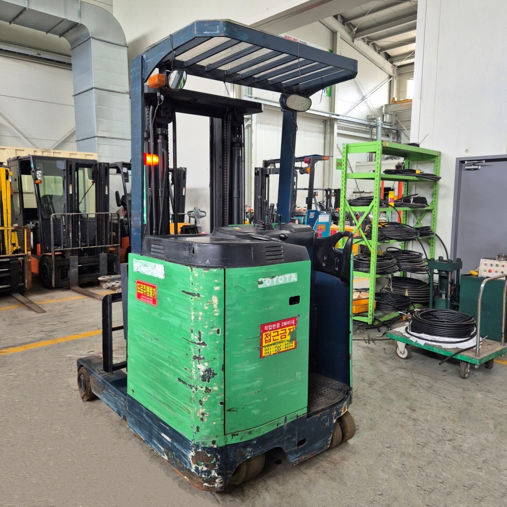 도요타 2톤 전동 입식 지게차 3단 4.7M