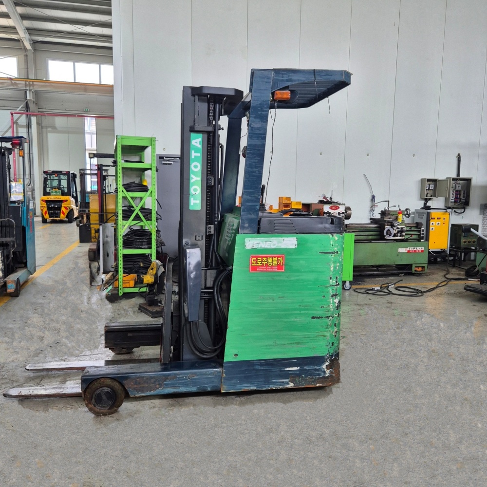 도요타 2톤 전동 입식 지게차 3단 4.7M